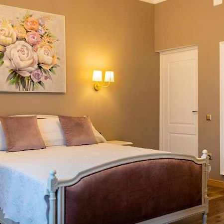 The Corner House Appartement Hunedoara Buitenkant foto