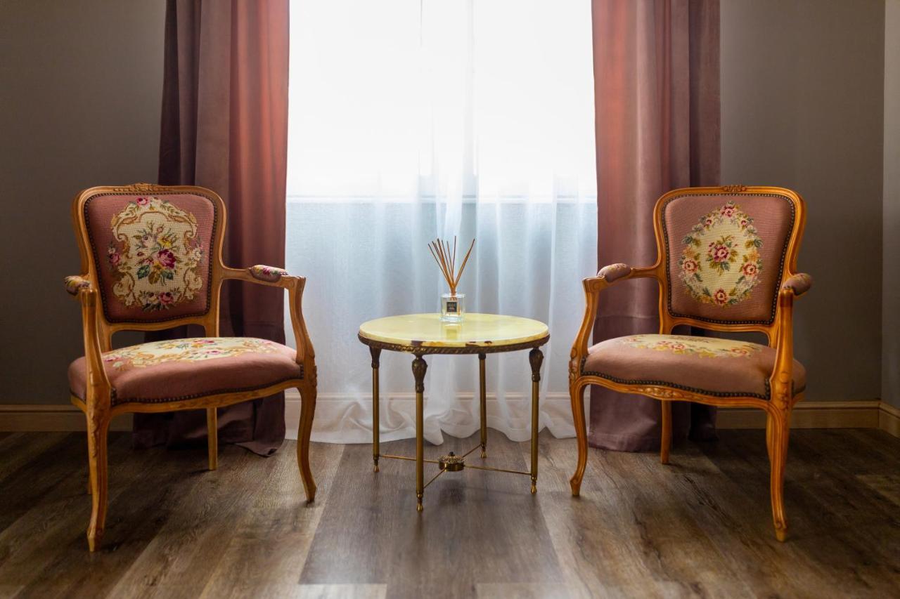 The Corner House Appartement Hunedoara Buitenkant foto