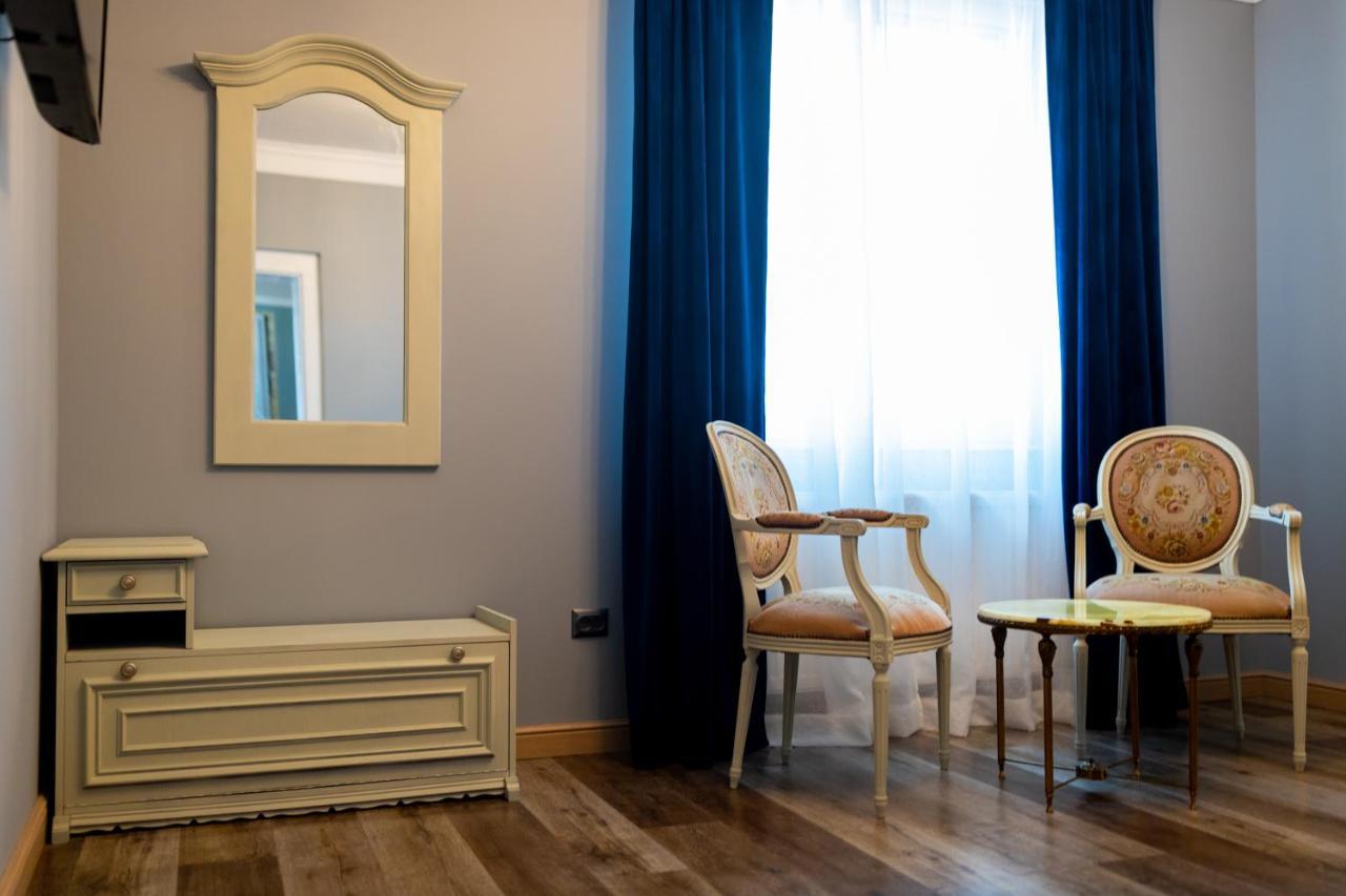 The Corner House Appartement Hunedoara Buitenkant foto