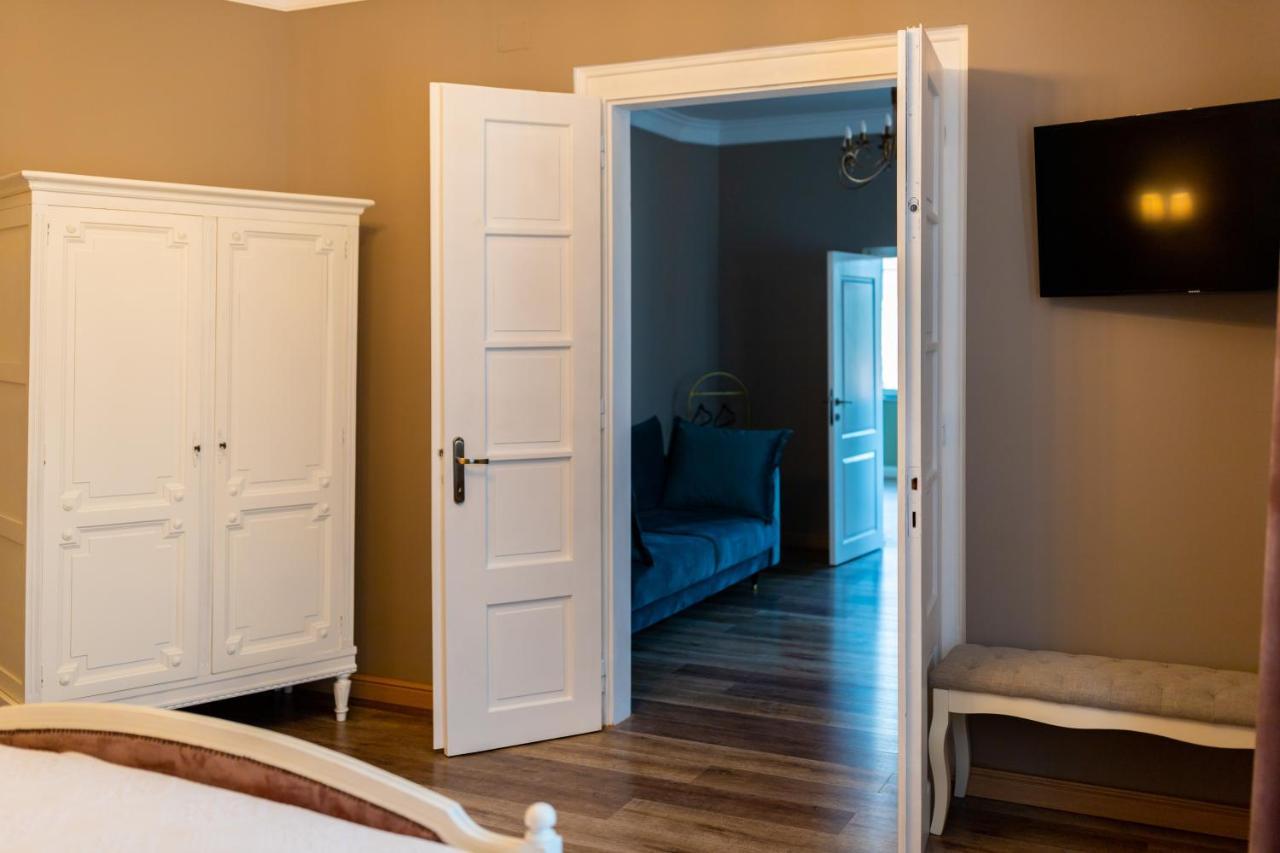 The Corner House Appartement Hunedoara Buitenkant foto